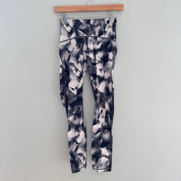 Lululemon Train Times 7/8 Pant 24" - Picture 5 of 15